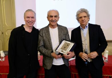 Fabrizio Basso e Gino Castaldo vincono il Premio Corona d’Oro 2026, riconoscimento a Cosimo Alemà Fabrizio Basso e Gino Castaldo vincono il Premio Corona d’Oro 2026, riconoscimento a Cosimo Alemà